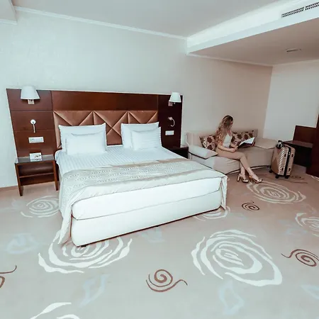 Hotel Coroana De Aur 4*